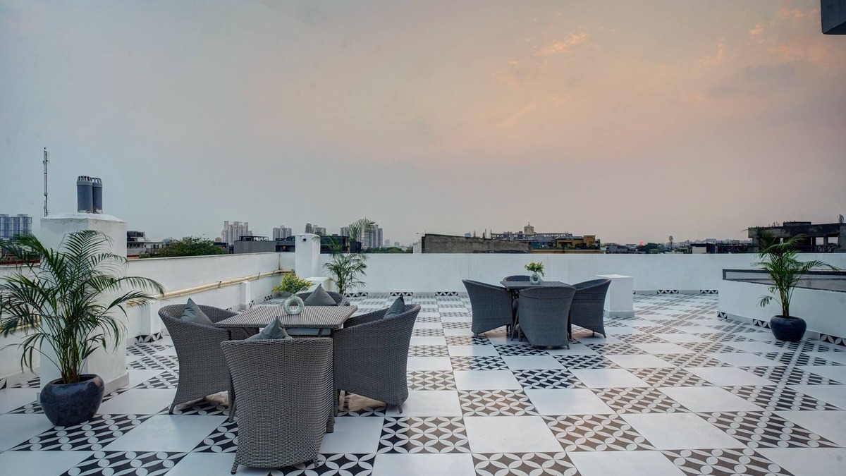 DLF City Hotel | Saltstayz Premier - Arjun Marg