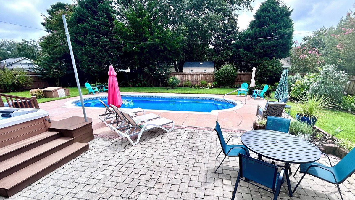 Myrtle Grove House | Saltwater Pool-Hottub-4 BR 3 BA-King beds-7 miles to the Beach!
