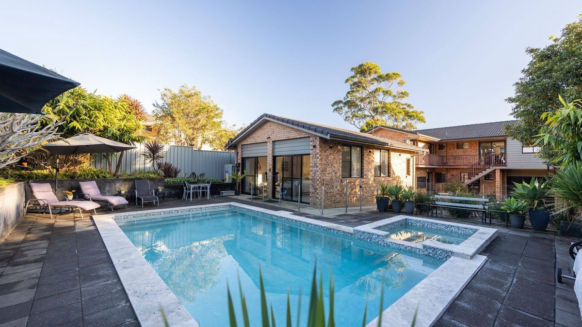 Narrawallee House | Saltwater Pool House