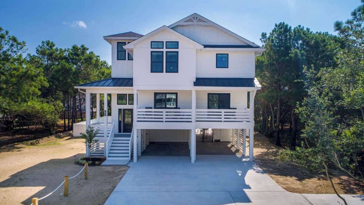 Whalehead Beach House | Saltwater Pool, Outdoor Bar, & 5-Min Walk to Beach