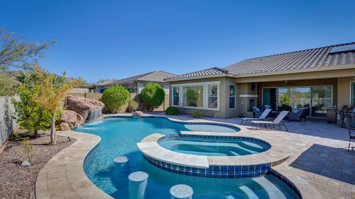 Estrella Mountain Ranch House | Saltwater Pool & Swim-Up Bar: Goodyear Oasis!