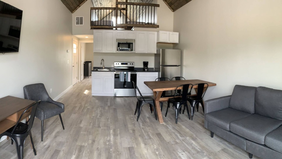 Monroe City Cabin | Salty Cedar Cabins #2