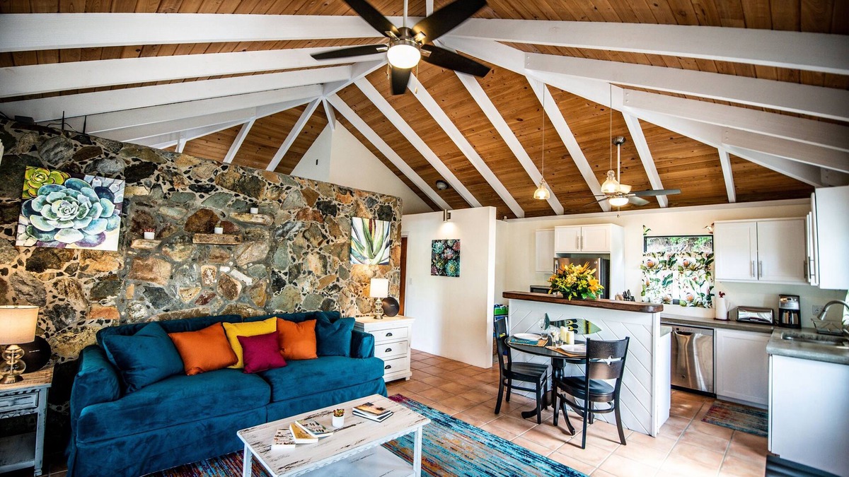 Upper Carolina Cottage | Salty Kisses & Goodnight Wishes-Come enjoy St. John, USVI, in peaceful Coral Bay