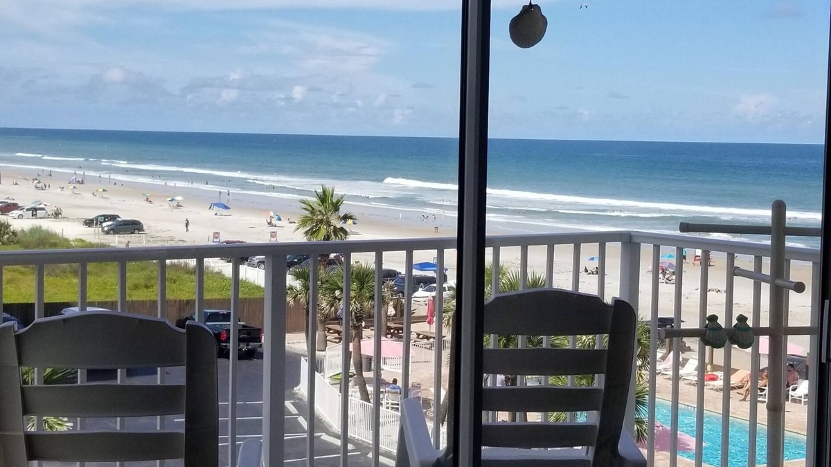 Bostwick Park Condo | Salty Kisses OCEANFRONT Daytona Beach studio condo