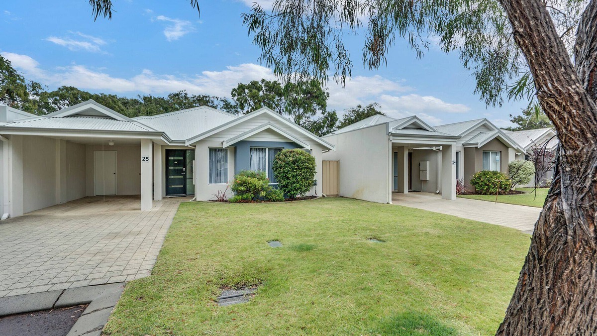 Broadwater House | Salty Sands | 2BR Cottage | Walk to the Beach