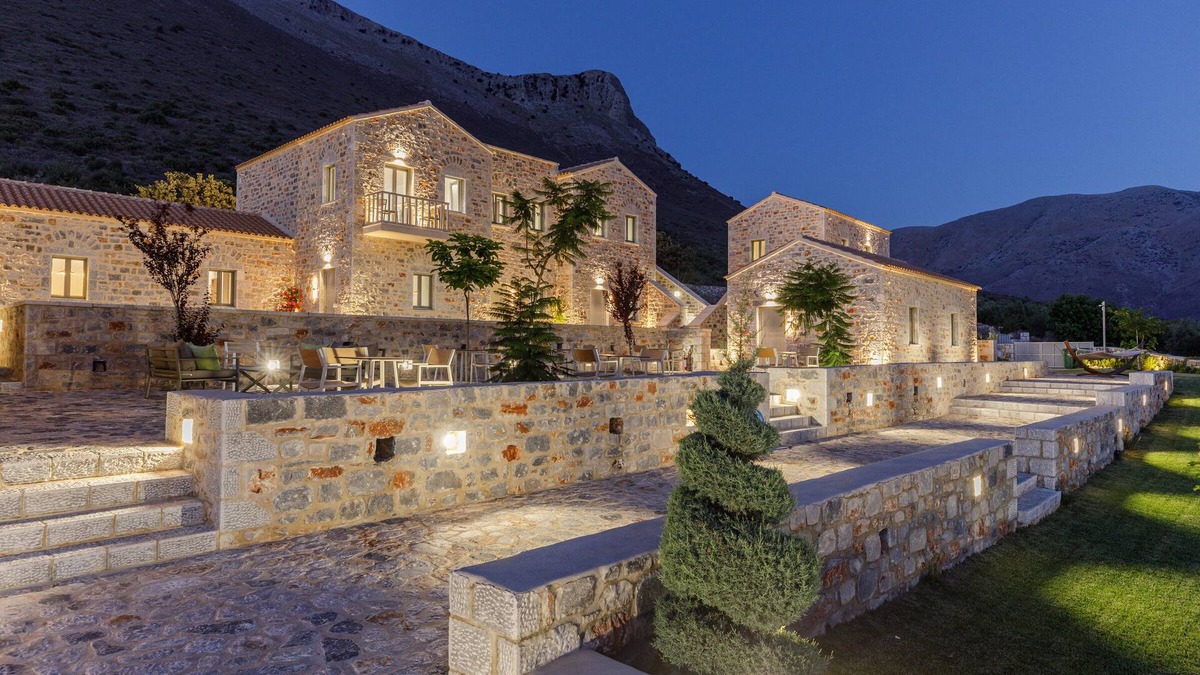 Omales Hotel | Salvia Areopolis All-Suite Hotel