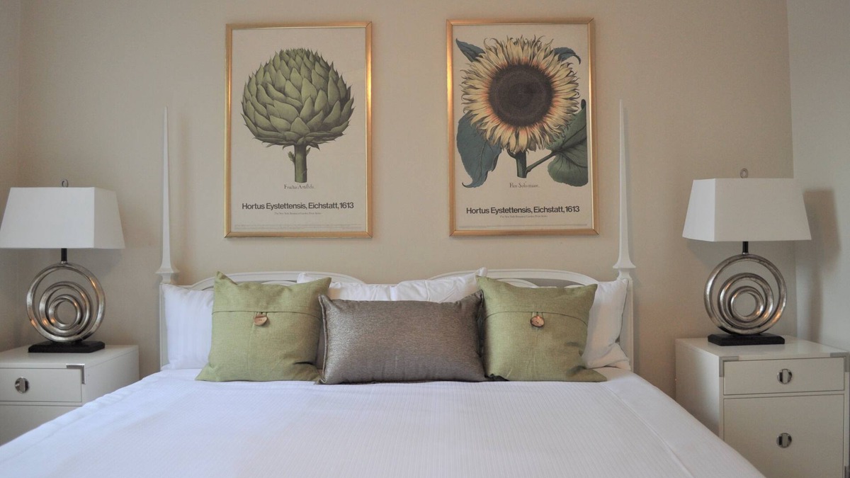 Ansonborough House | Same block as Aiken-Rhett Mansion. Stylish & roomy
