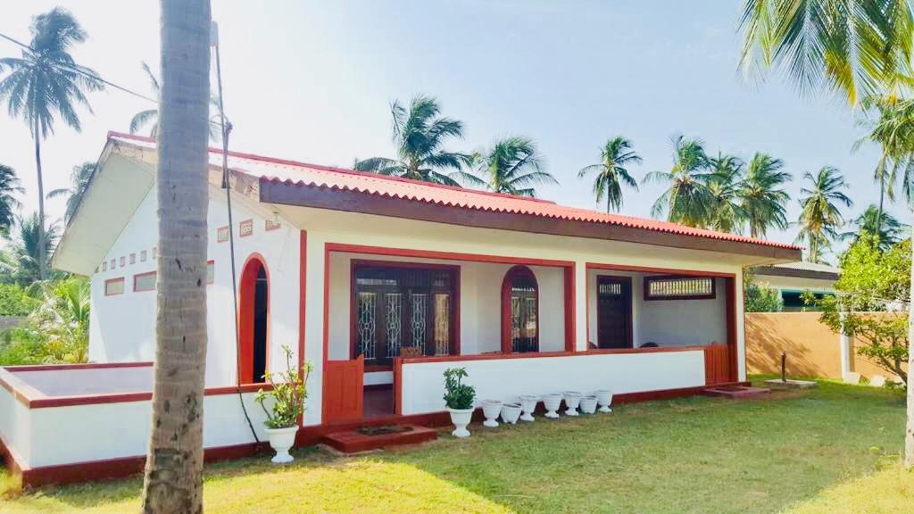 Uppuveli Villa | Sampalthivu Beach Villa