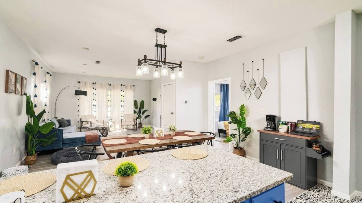Highland Park House | San Antonio Charming 3 br 2 bath 6 min to downtown