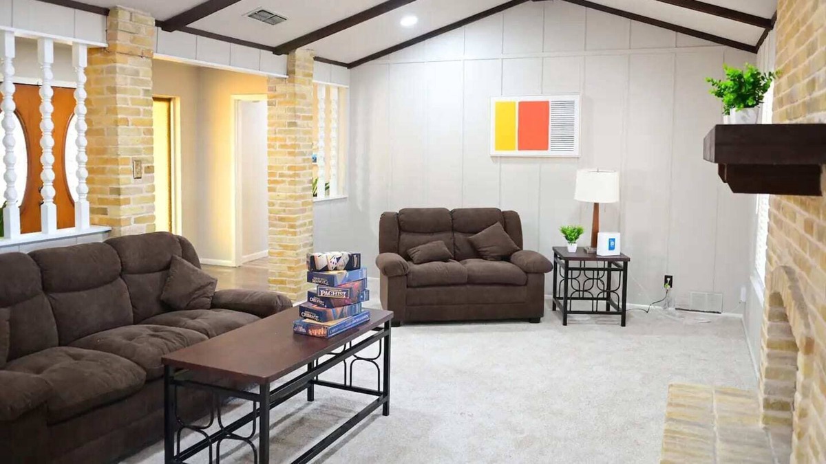 Universal City House | San Antonio: Fully Furnished 4BR Perfect for FAMS!