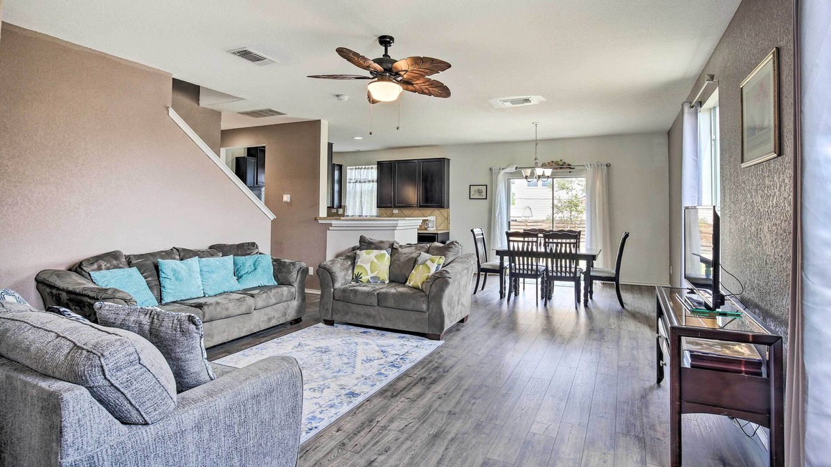 Southside House | San Antonio Home ~ 13 Mi to Downtown & the Alamo!
