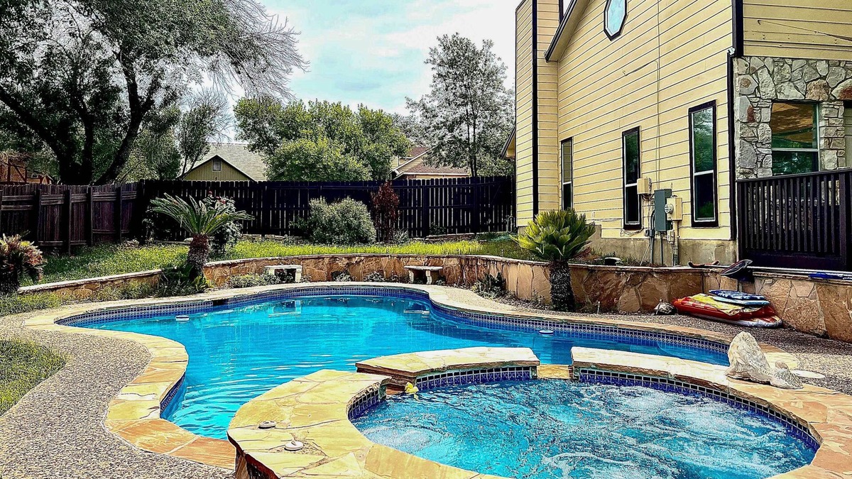 Oak Creek House | San Antonio Home w/Pool & Hot Tub Near SeaWorld!