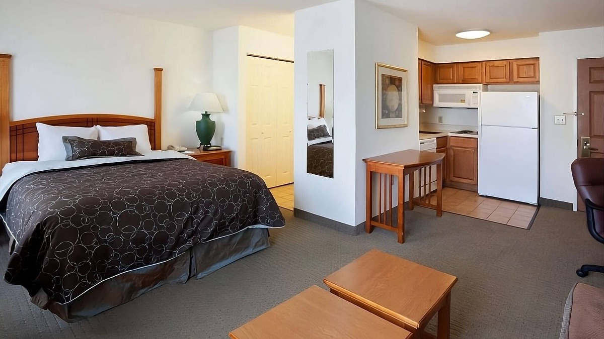 Vance Jackson Apartment | San Antonio Sea World Adventure! Free Breakfast & Outdoor Pool open year-round!