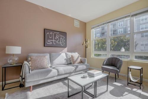 San Bruno Apartment | San Bruno 2br w pool spa gym nr groceries SFO-1398