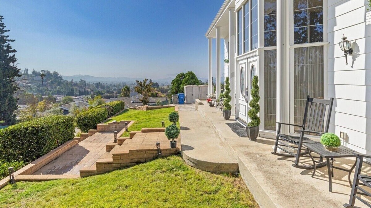 Winter Gardens Villa | San Diego East Colonial w/views & Waterfall spa by Chateau Etue