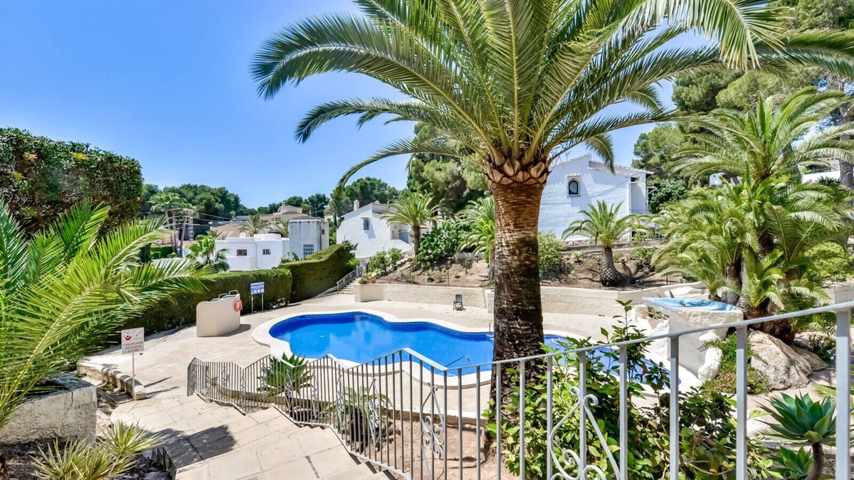 Moravit Ski Chalet | SAN JAIME, nice bungalow in Moraira for 4 adults and 2 children with communal pool and free wifi