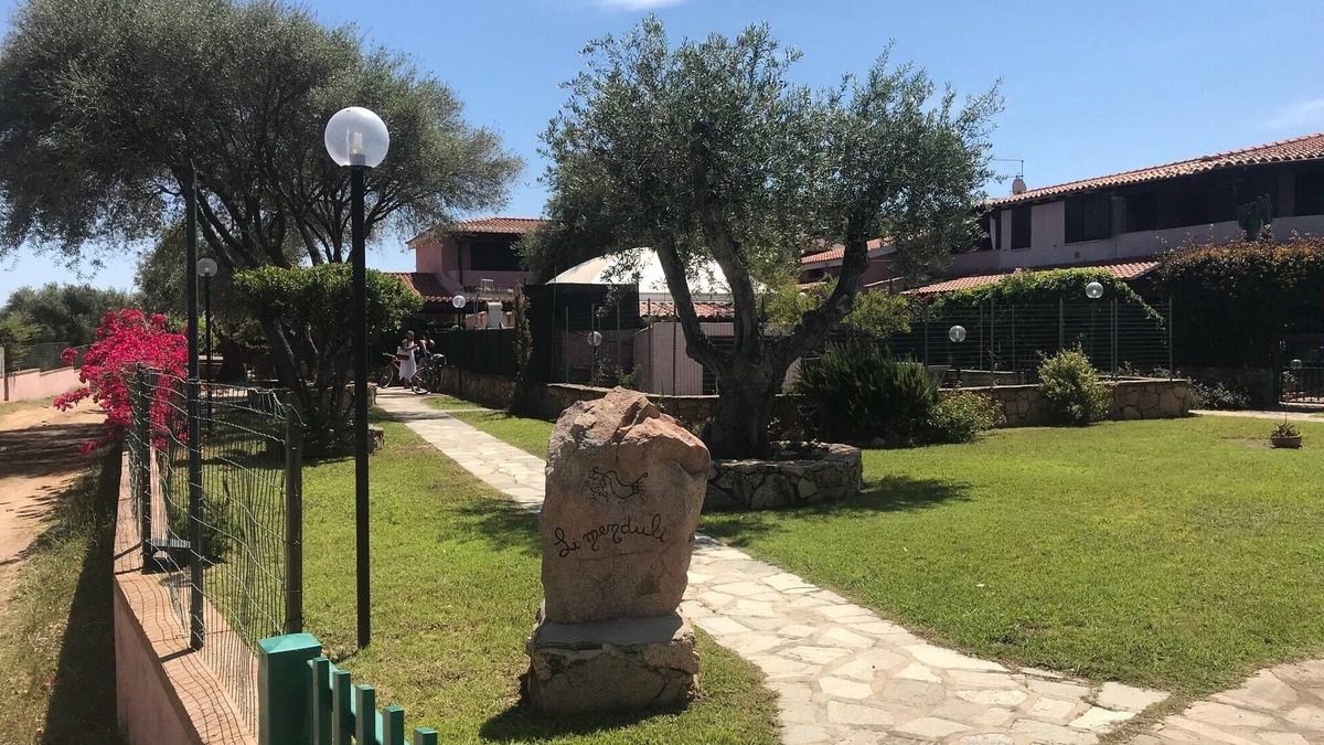 San Teodoro City Centre House | 'San Teodoro Holiday House A' with Wi-Fi, A/C & Terrace