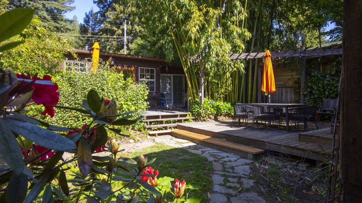 Northwood Cabin | Sanctuaire ~ Private Retreat in Monte Rio