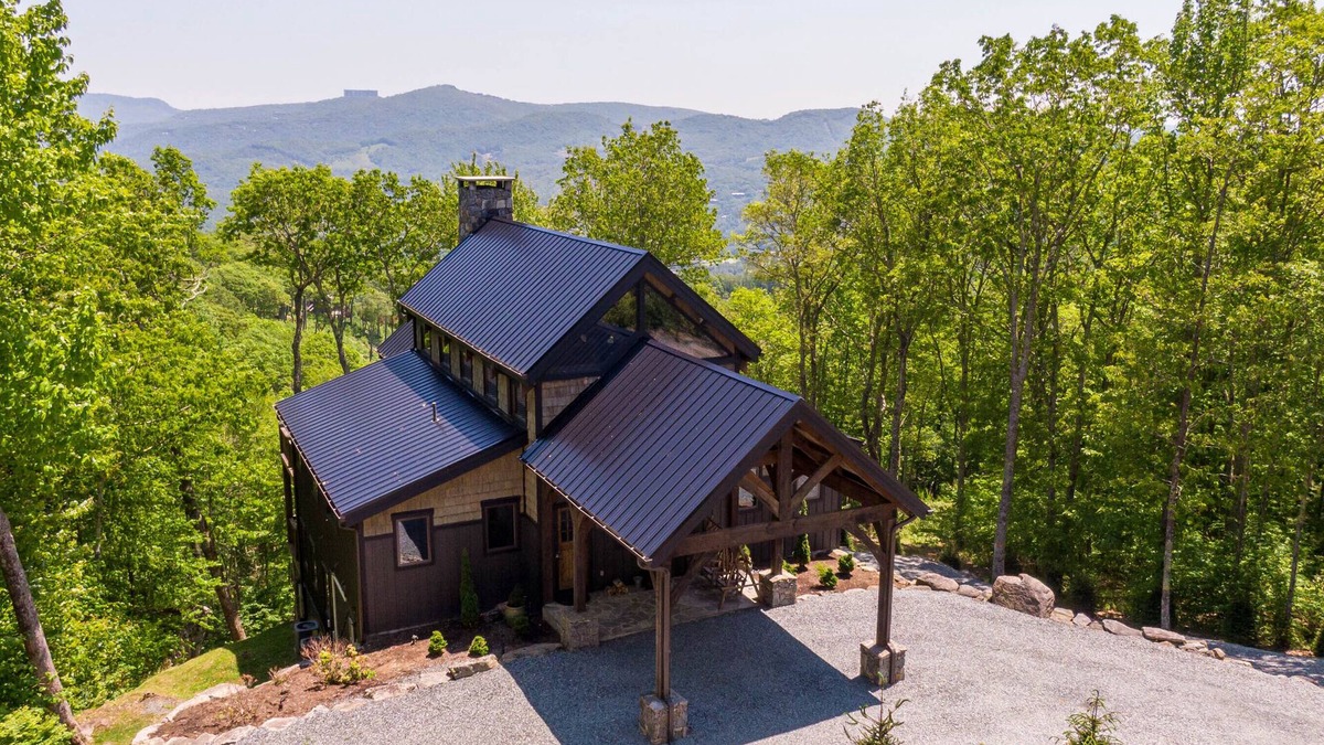 Banner Elk Cabin | Sanctuary 4bd 3 and a half bath - Luxury Eagles Nest with long views, hot tub, hiking, and more!