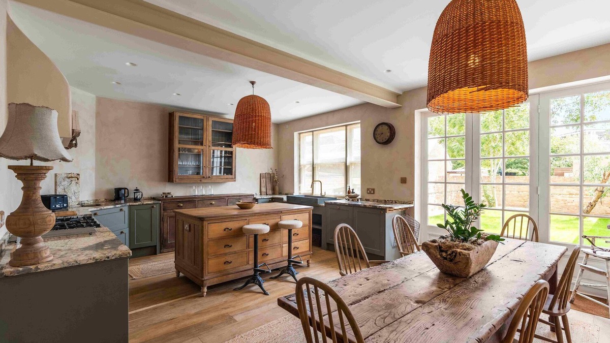 Shoreham-by-Sea House | Sanctuary House with Parking | By My Getaways
