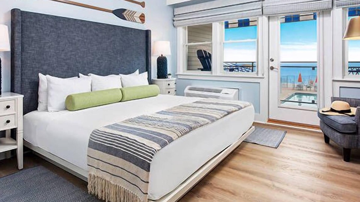 Silver Beach Hotel | Sanctuary of Comfort! Ocean Front Unit, Private Beach Area and FREE Parking!