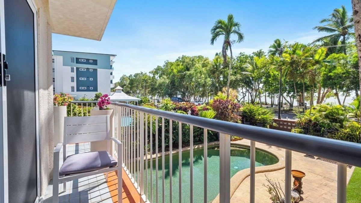 Clifton Beach Apartment | Sand Cay Beachfront Apartment 1 - 2 Bedrooms