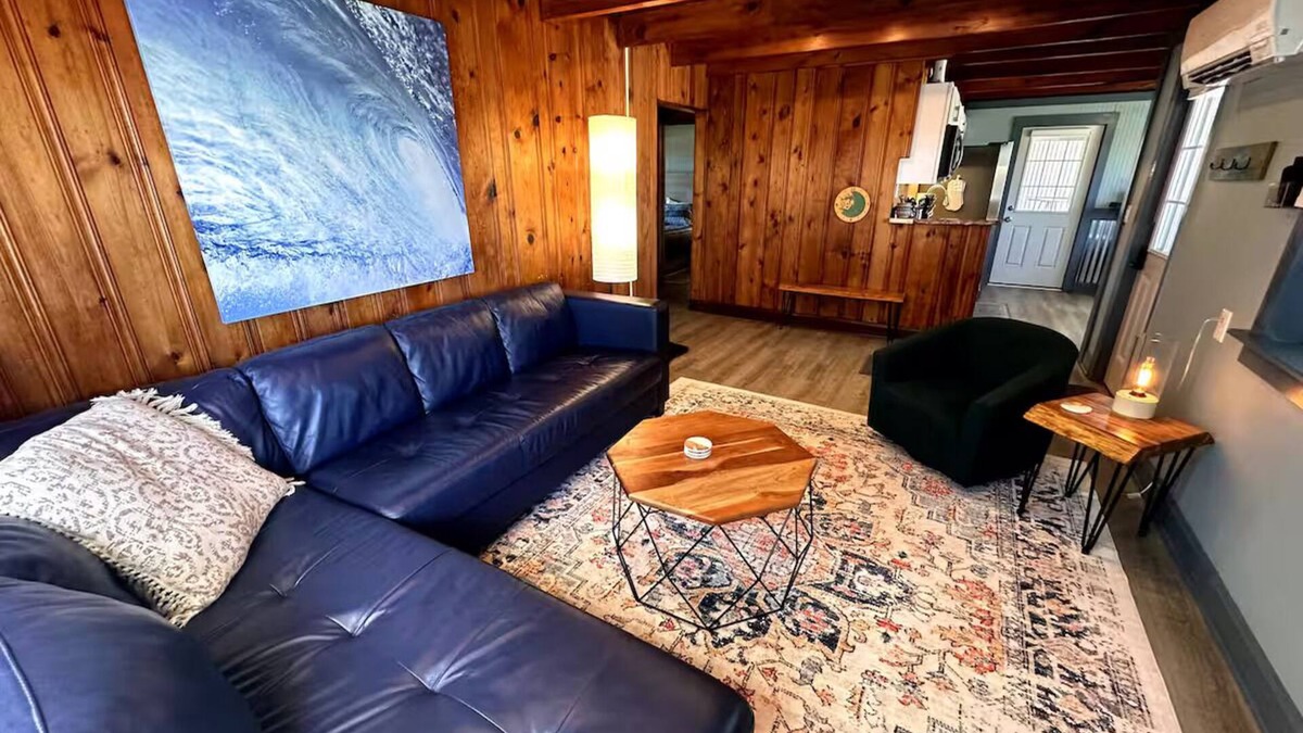 Colington Cottage | Sand Life - Pelican's Southern Nest! - Pet Friendly!