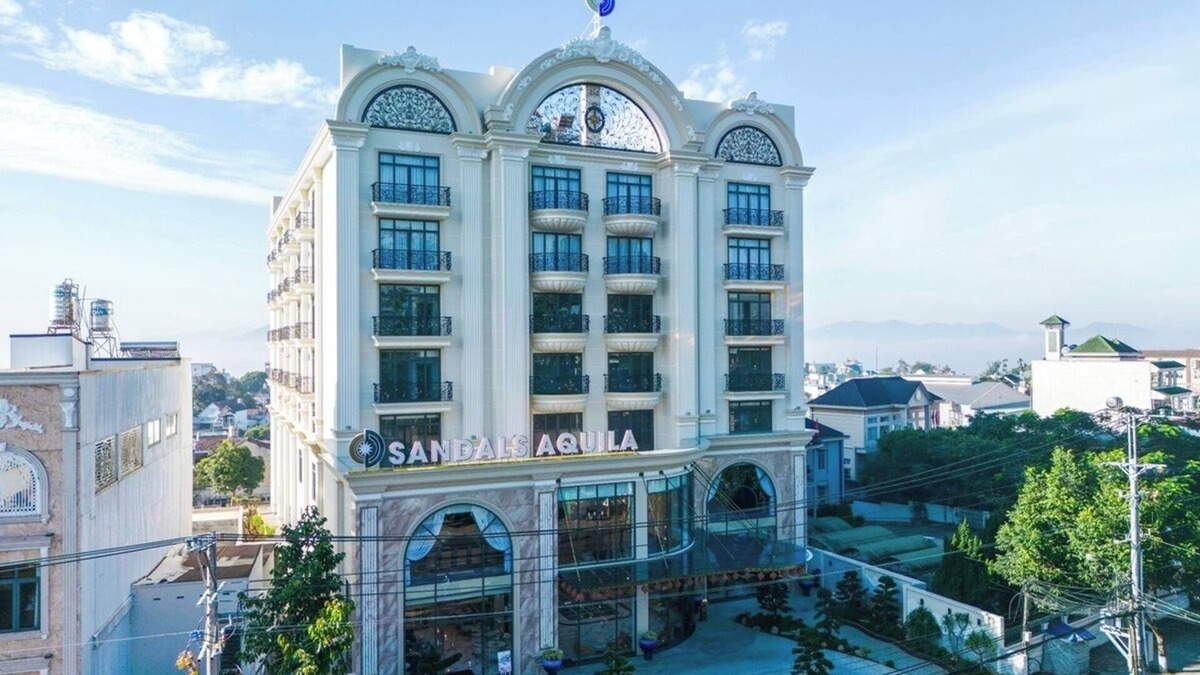 Bao Loc Hotel | SANDALS AQUILA