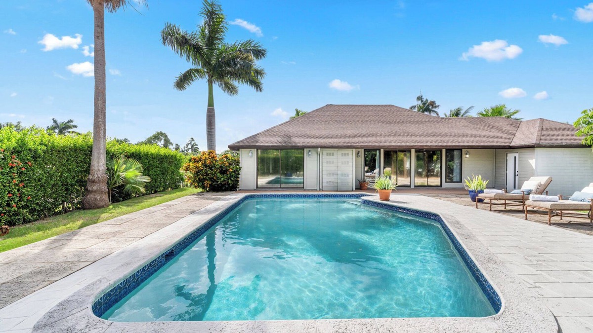 Seven Mile Beach Villa | Sandalwood Escape - Luxury Family Villa Private Pool