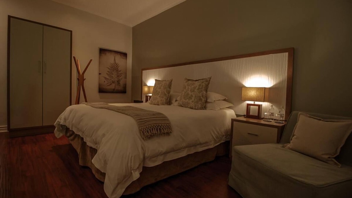 Harare Apartment | Sandalwood lodge's Luxurious Deluxe Suite - 2264
