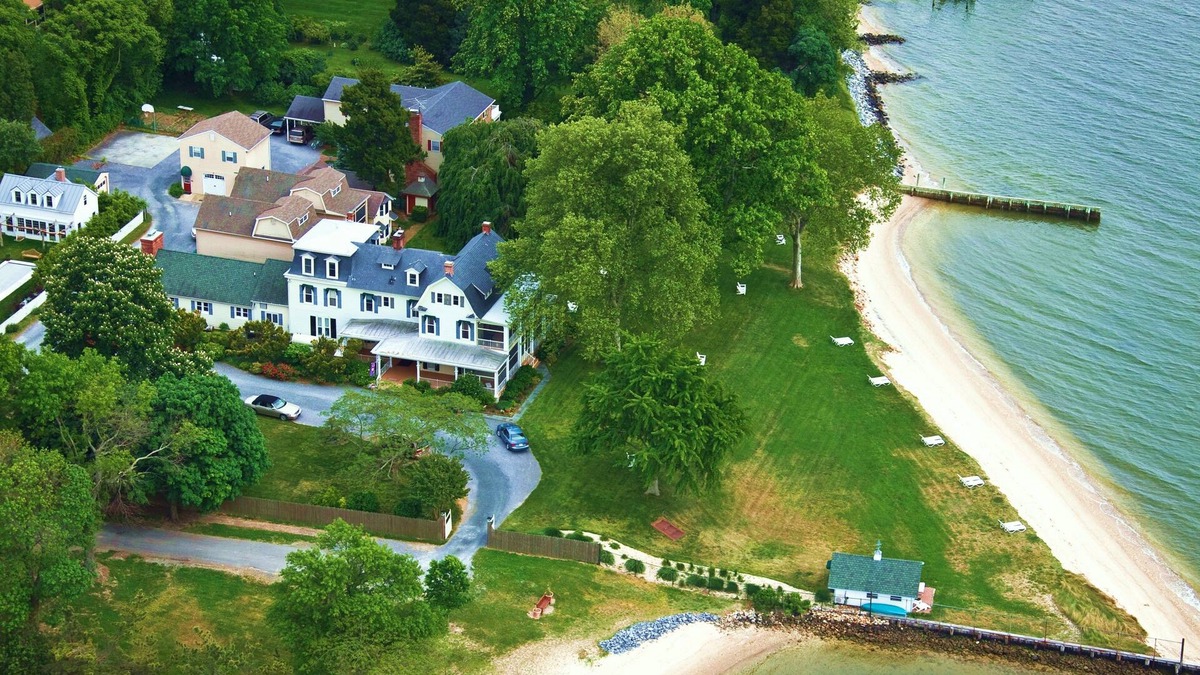 Oxford House | Sandaway Suites & Beach