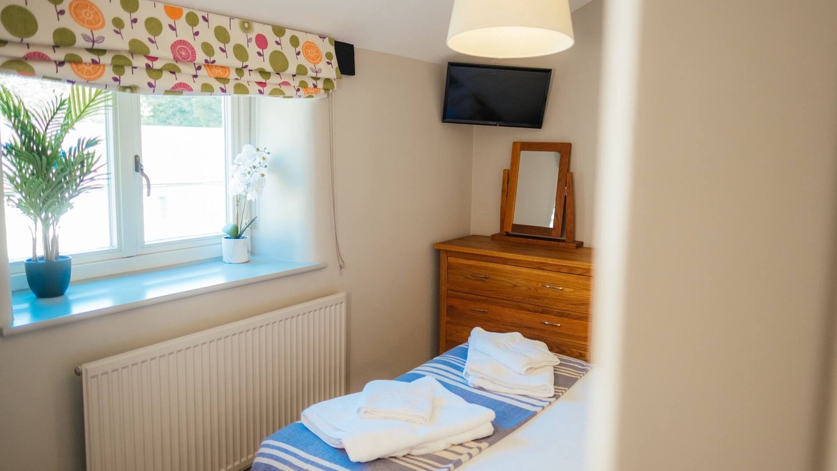 Higher Bockhampton Cottage | Sandbourne - Dog Friendly Cosy Cottage - Hot Tub