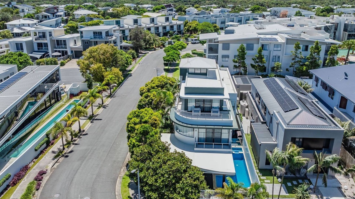 Casuarina House | Sandcastles- Luxury Beach House with Heated spa