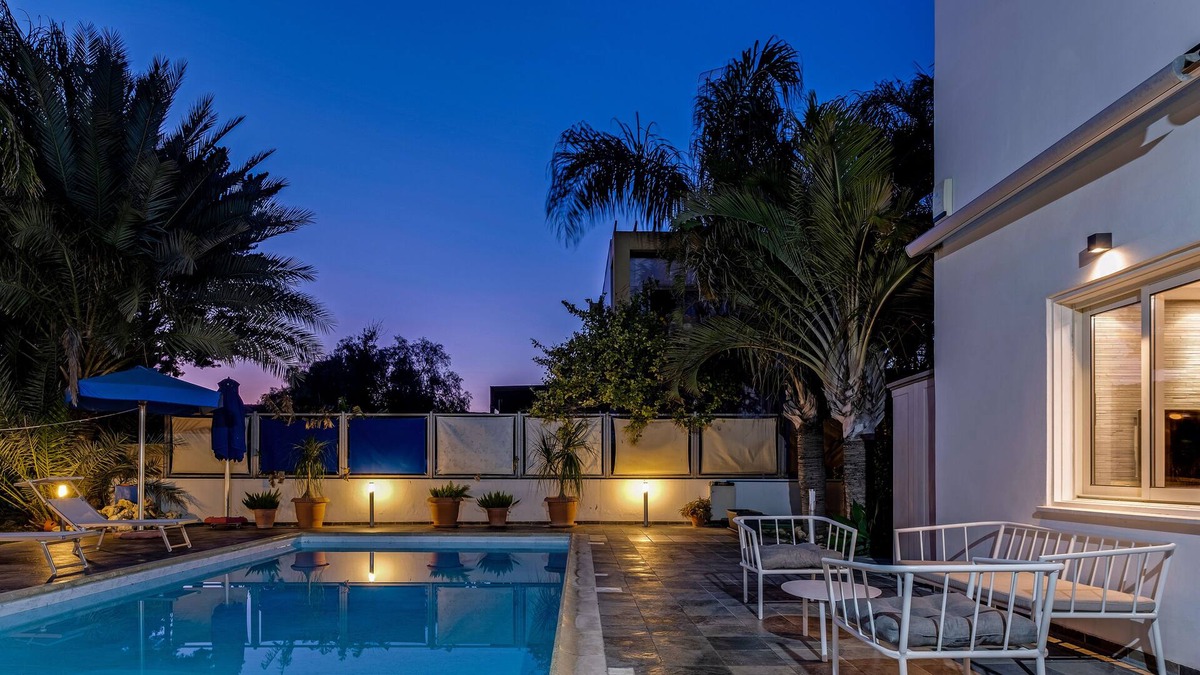 Pentakomo Villa | Sanders Governor's Beach House - Charming Villa With Sea View