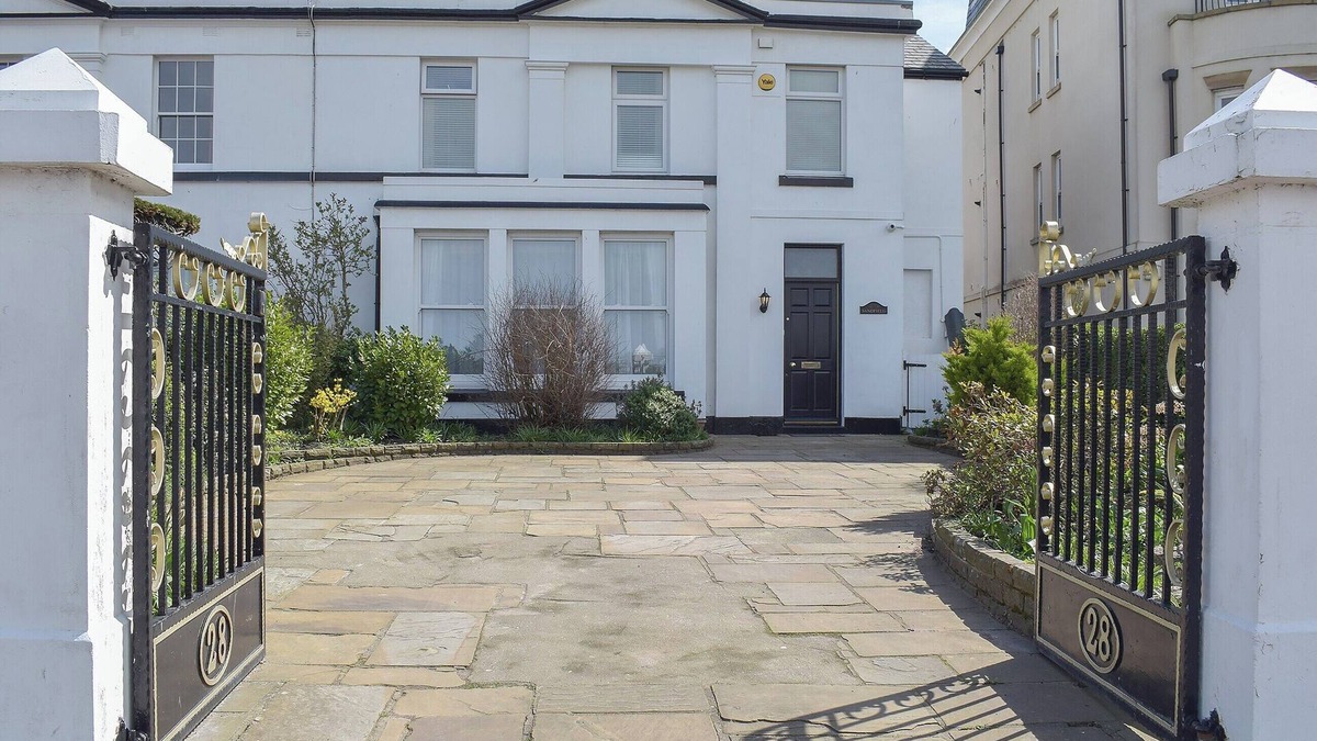 Southport Cottage | Sandfield The Promenade