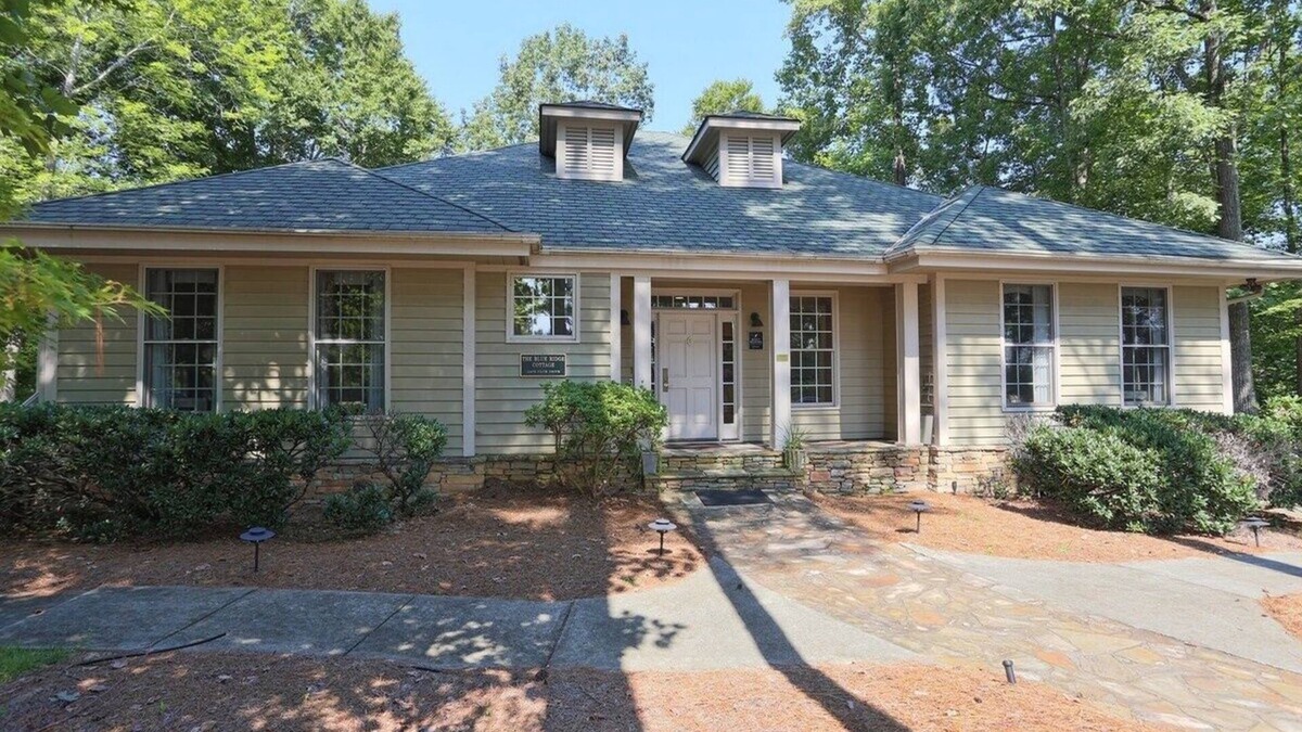 Chapel Hill House | Sandhills Cottage at the Governor's Club