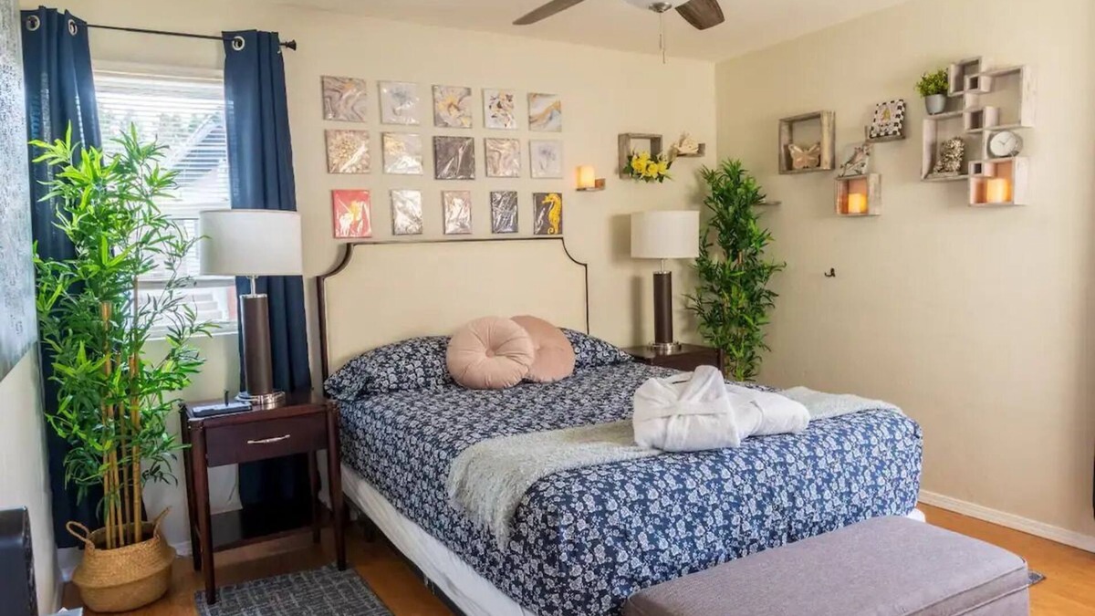Oak Park House | SanDiego Insider's Coastal Bliss and Urban Wonders. Near SDSU Chollas Lake.nnnn