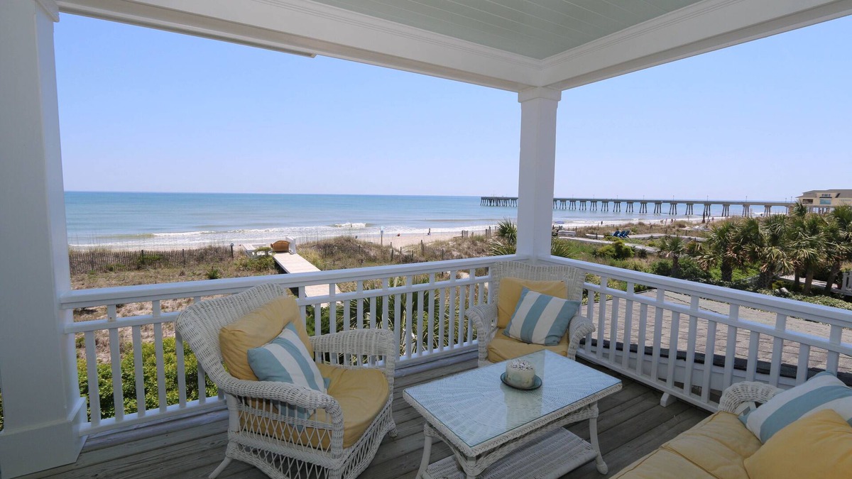 Wrightsville Beach House | Sandpiper Cottage - Oceanfront home with gourmet kitchen, Jacuzzi and more