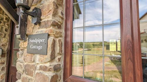 North Buckland House | Sandpiper Cottage: cosy home near the beach