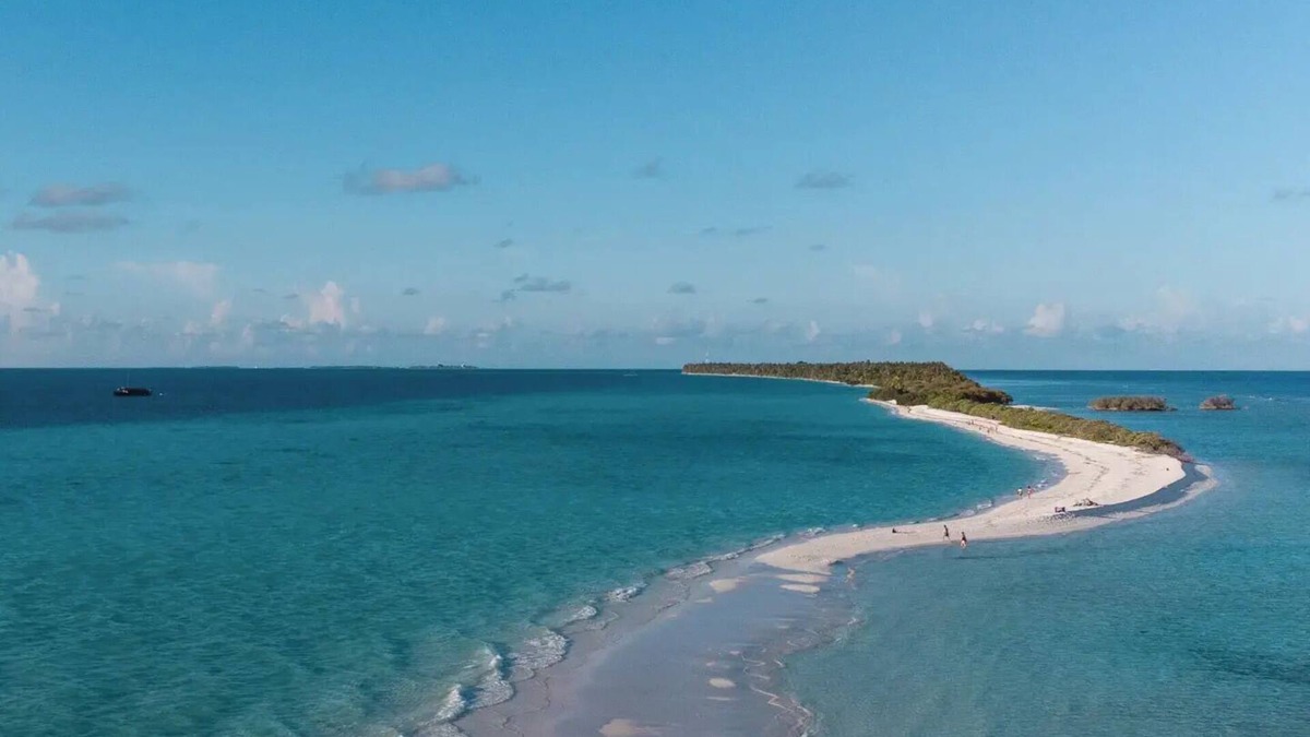 Dhigurah Hotel | Sands Grand Hotel