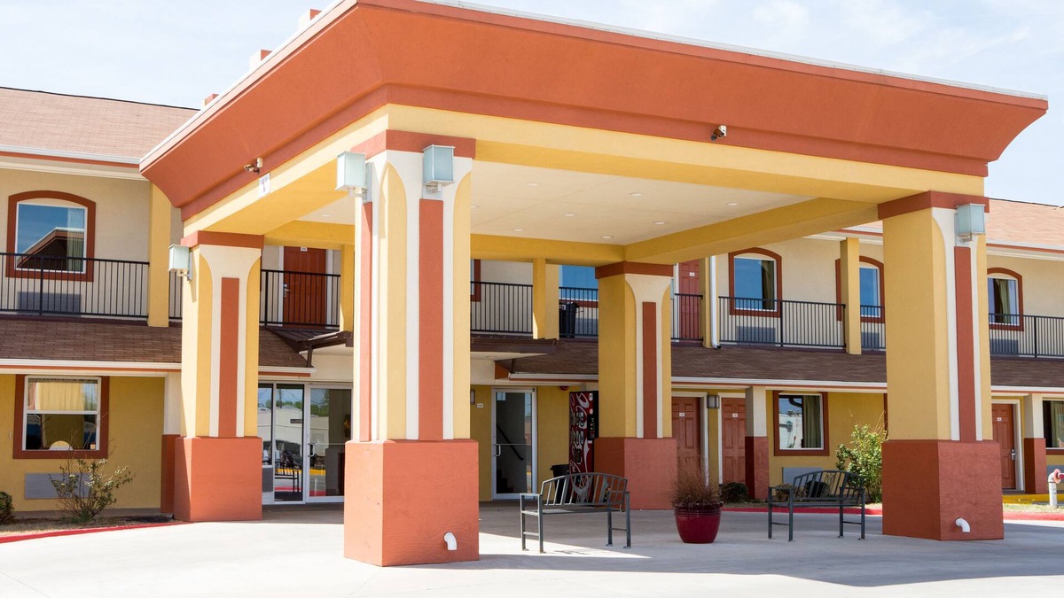 Woodward Hotel | Sands Inn & Kitchen Suites
