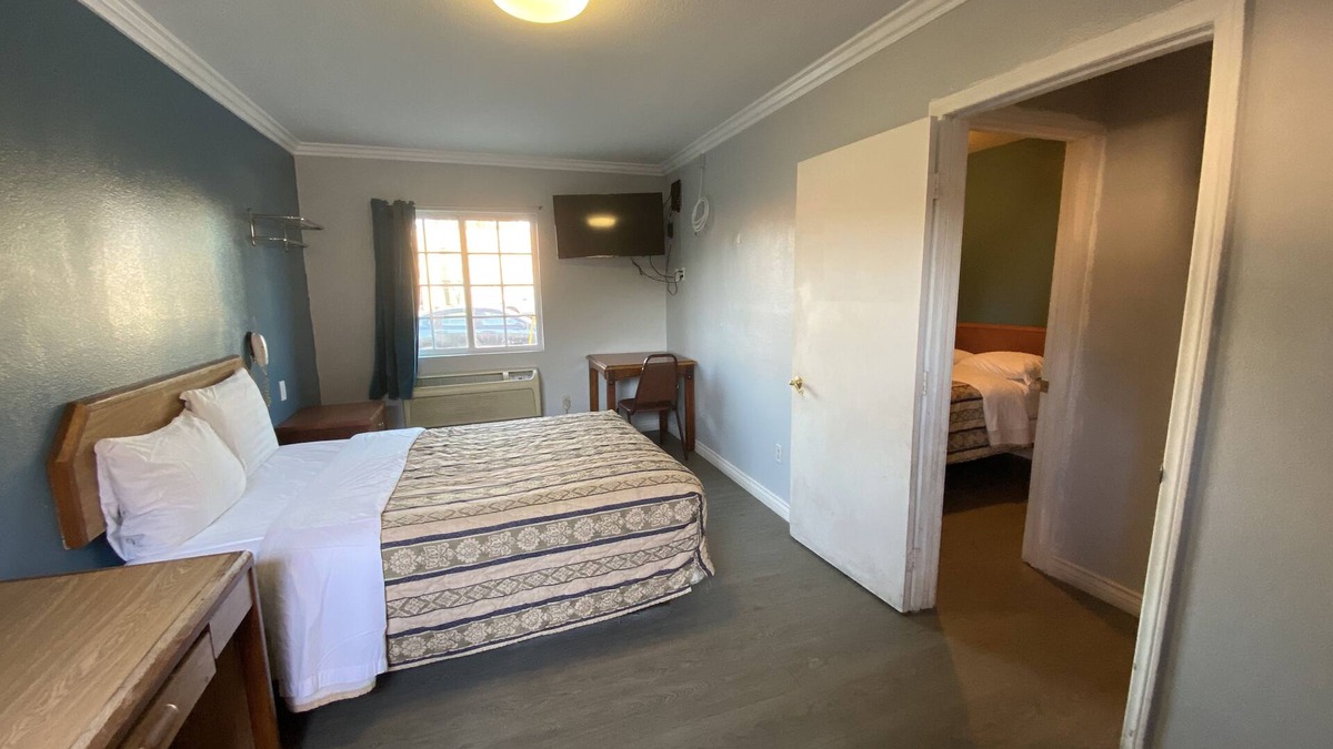 South Gate Hotel | Sands Inn