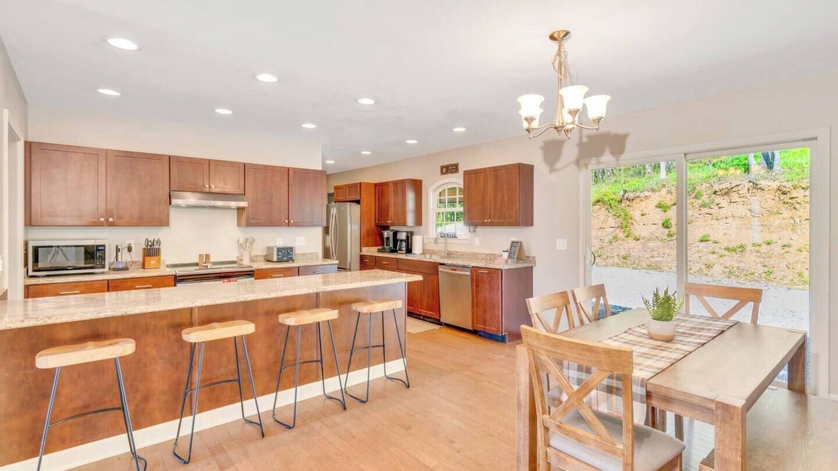 Trenton House | Sandstone Retreat - Private Mountain Getaway Near Chattanooga