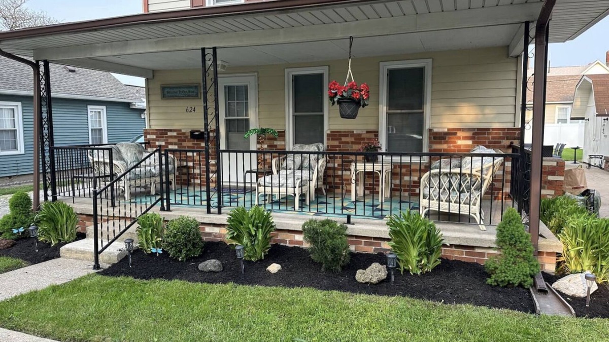Sandusky House | Sandusky 4 BR, 2-bath home. 3.5 Mi from Cedar Point. 3.2 Mi to Sports Force.