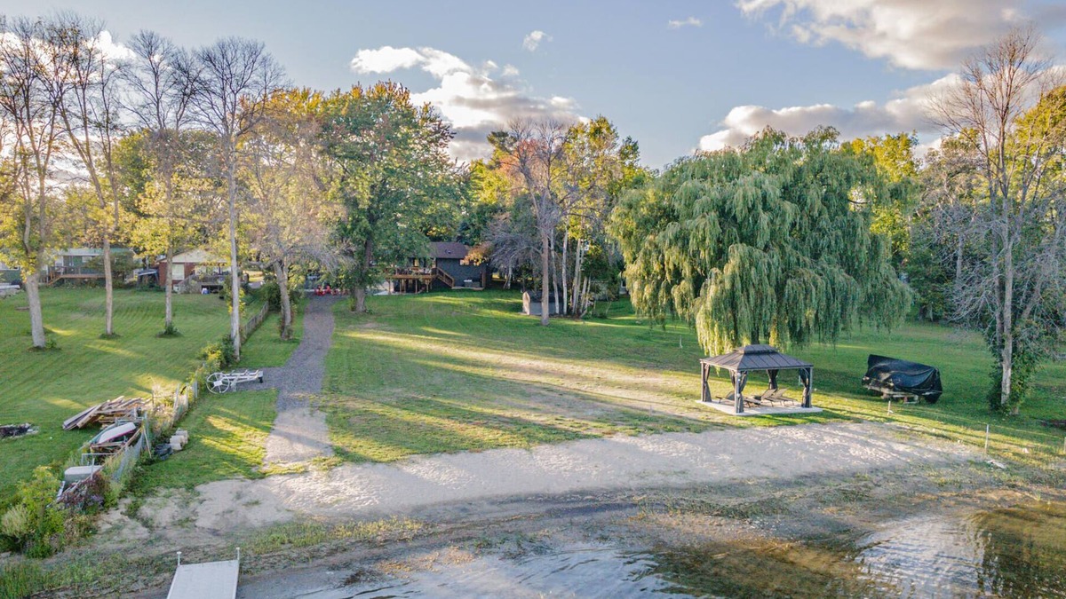Tay Cottage | Sandy Beach/Boating/Swimming/Hot Tub/Marina/Trails
