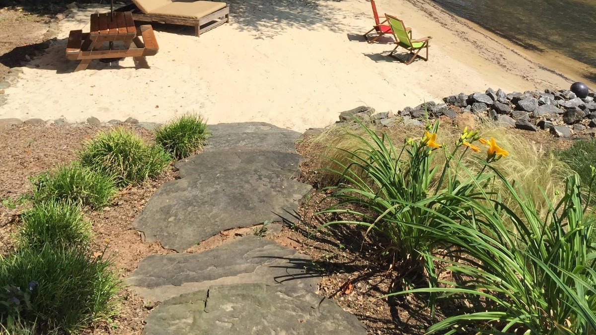 Mayhew Apartment | Sandy Beach Retreat on Popular Lake Norman Cove!!