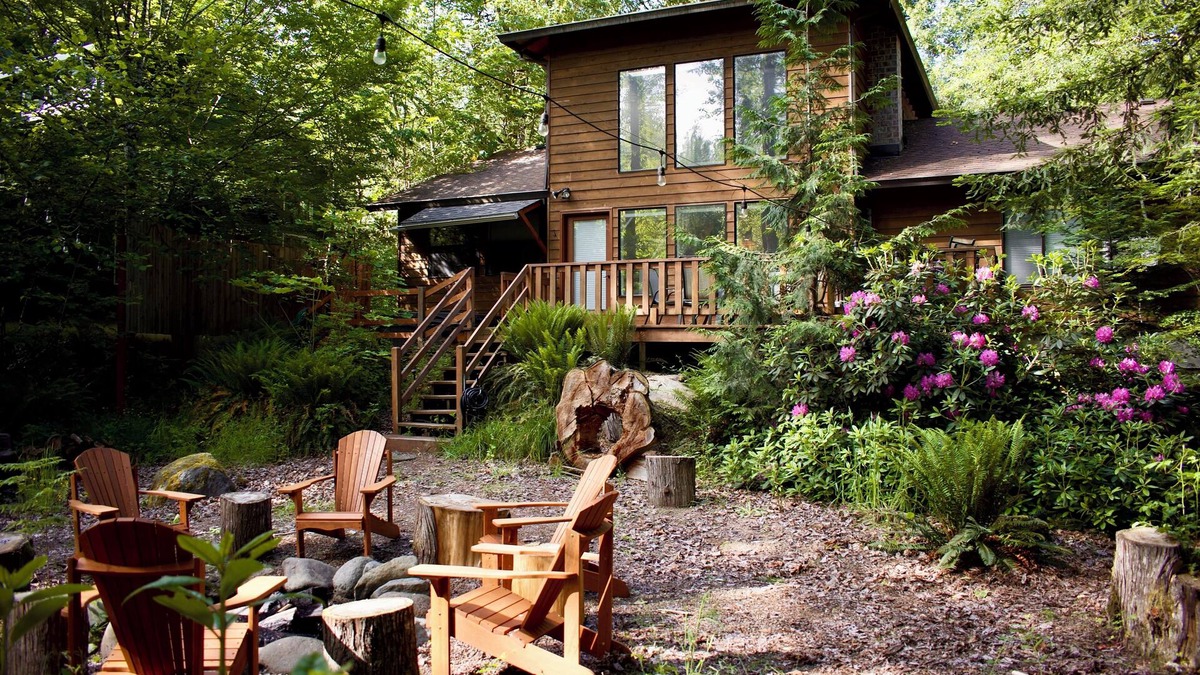 Mount Hood Village House | Sandy Cheeks: River Access, Hot Tub, BBQ, Fire Pit