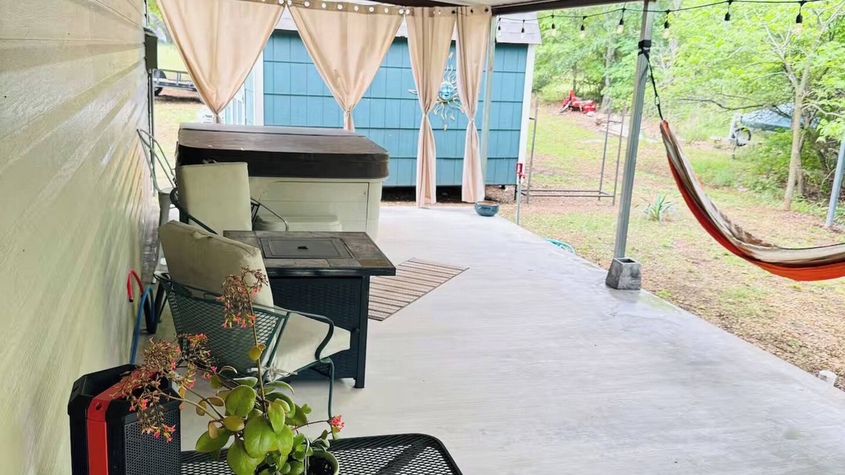 Sulphur Cabin | Sandy Creek Hideaway -Couples Cabin -Hot Tub