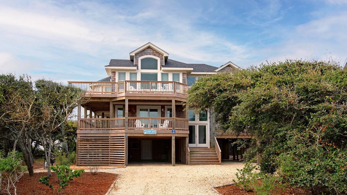 Duck House | Sandy Duck: Shared Pool, Elevator, Close to Beach