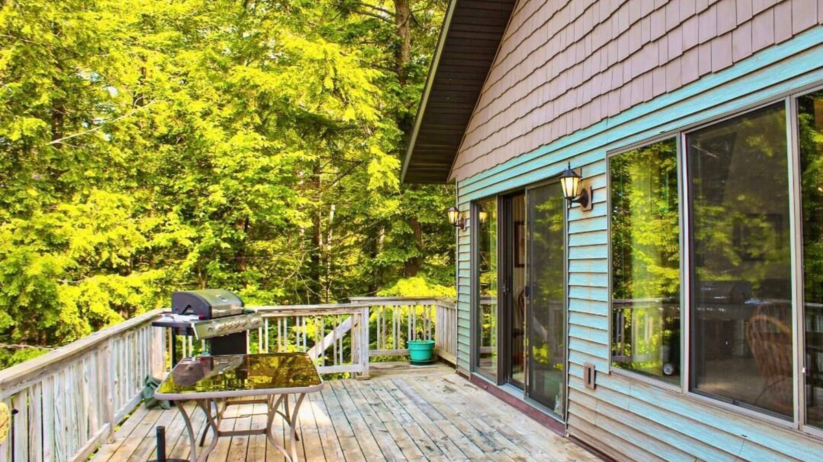 Toivola Cabin | Sandy Lake Lodge 4BR w/Sauna, Fireplace, 2nd Story Deck & 2 Kitchens